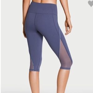 Victoria Sport Knockout Crop - Blueberry